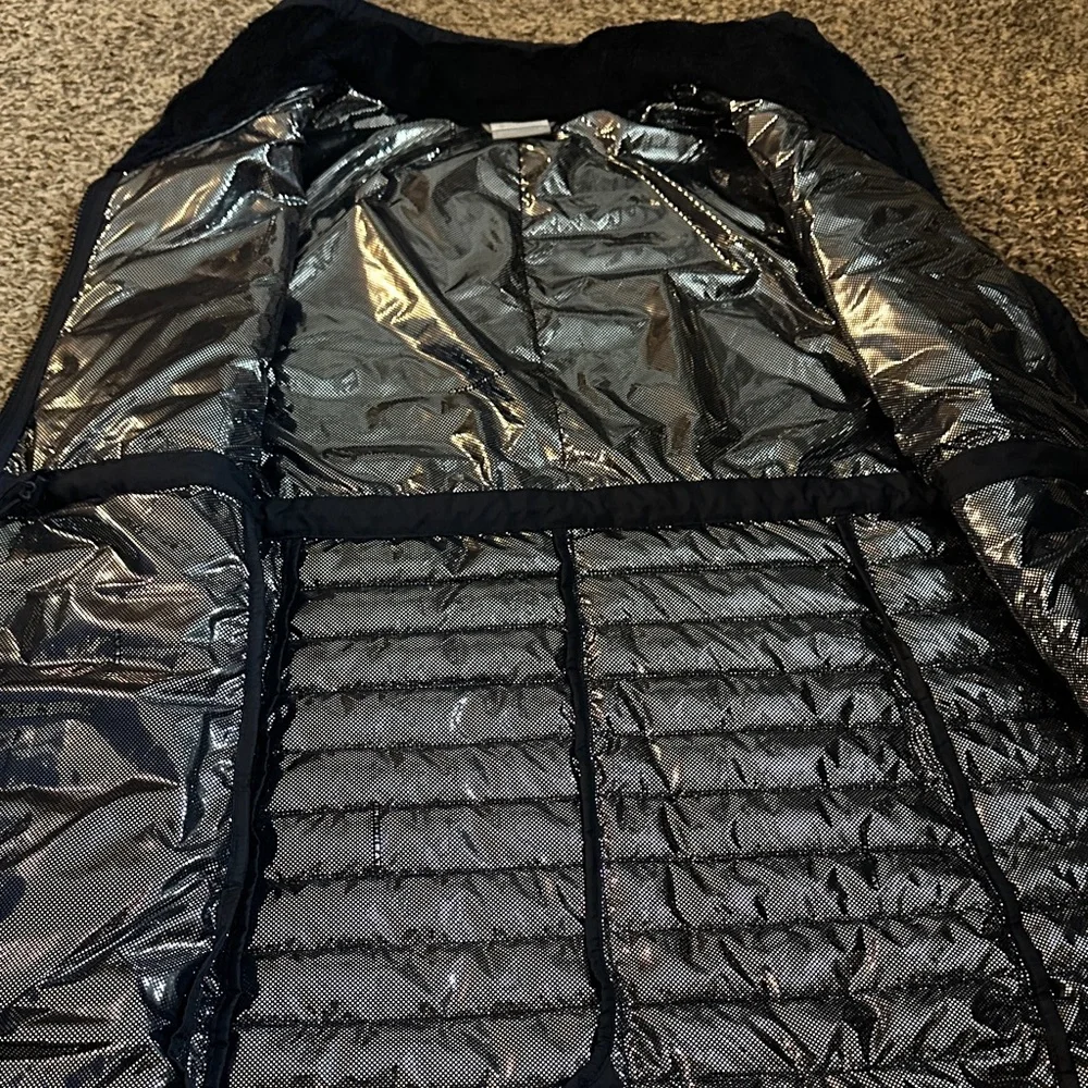 Women’s Columbia Navy Quilted Vest - Picture 5 of 8